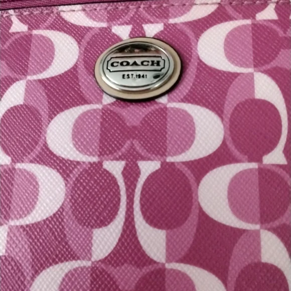 Pink Coach IPad case - Picture 2 of 8